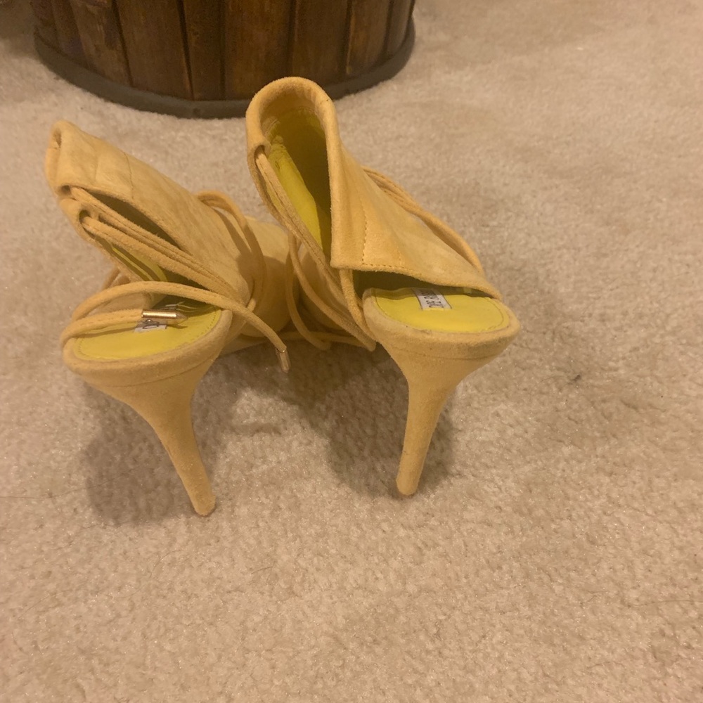 Shoes - Picture 3 of 4